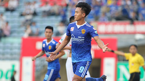 Tiền đạo Hà Minh Tuấn (Quảng Nam FC): Người 'cõng' trên vai  cả hàng công