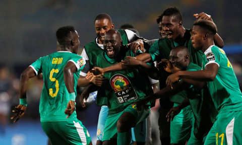 Gueye ghi bàn duy nhất giúp Senegal giành vé vào bán kết