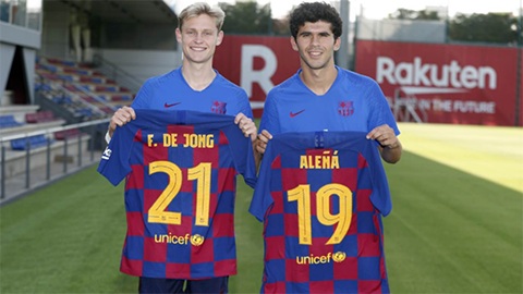 De Jong nhận số 21 của Luis Enrique, Alena mặc số cũ của Messi