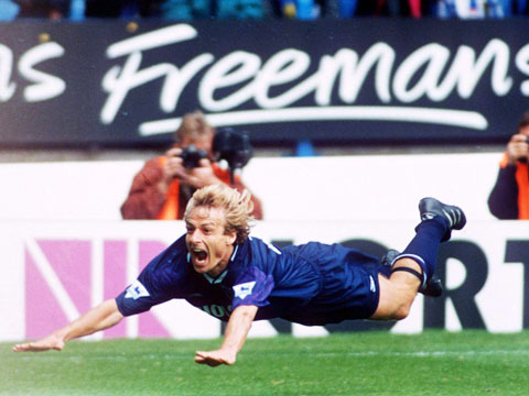 Phong cách ăn mừng “thợ lặn” của Klinsmann