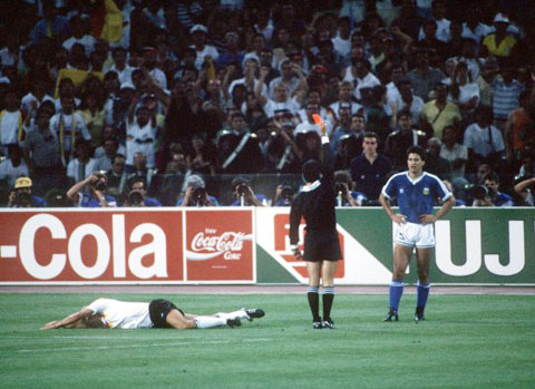 Klinsmann bị ghét sau tình huống khiến Monzon bị nhận thẻ đỏ ở chung kết World Cup 1990