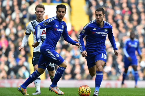Fabregas và Hazard (phải) khi còn thi đấu cho Chelsea