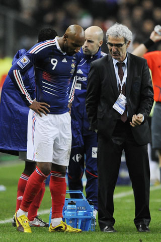 Nicolas Anelka và Domenech tạo ra vết nhơ khôn rửa trong lịch sử ĐT Pháp