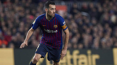 Busquets lần đầu đối diện nguy cơ mất vị trí