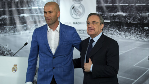 HLV Zidane (trái) phản đối kế hoạch mua Neymar của chủ tịch Florentino Perez