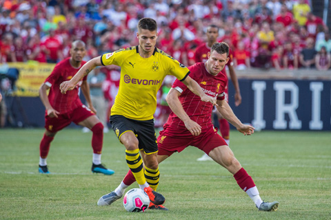 Weigl (trái) thi đấu rất hay trong những trận giao hữu vừa qua của Dortmund
