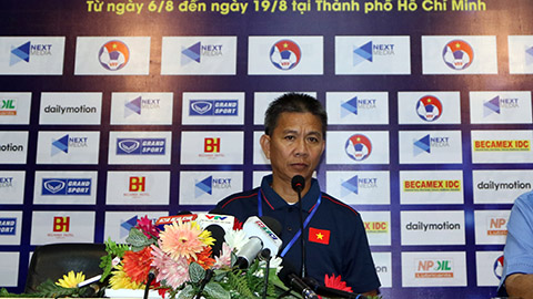 HLV Hoàng Anh Tuấn hài lòng bất chấp U18 Việt Nam thắng may