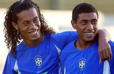 Kleberson và đồng đội Ronaldinho trong màu áo ĐT Brazil