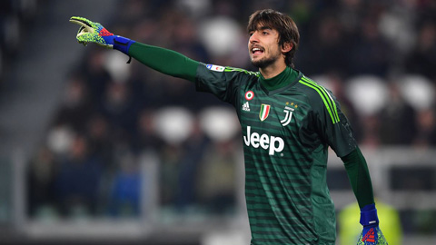 Vụ sang Benfica bất thành của thủ môn trẻ Perin cho thấy sự kém cỏi của Juve trong khâu chuyển nhượng