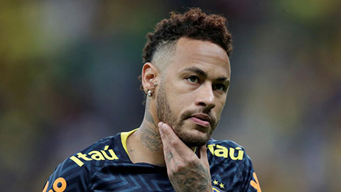 Hình ảnh Neymar bị gỡ ở cửa hàng bán đồ của PSG