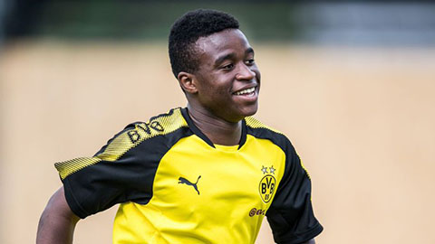 Cầu thủ 14 tuổi ghi 6 bàn trong trận ra mắt đội U19 Dortmund