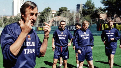 Johan Cruyff từng khiến cầu thủ Barca choáng váng khi áp dụng sơ đồ siêu tấn công