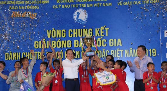 Giải bóng đá trẻ em có hoàn cảnh đặc biệt: Hà Tĩnh vô địch