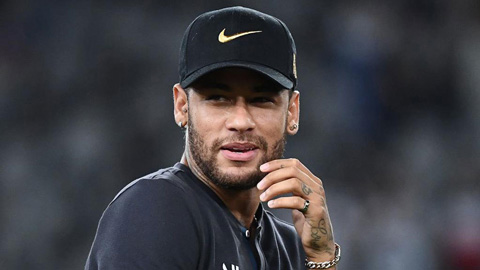 Quả bóng đã trở lại chân Neymar