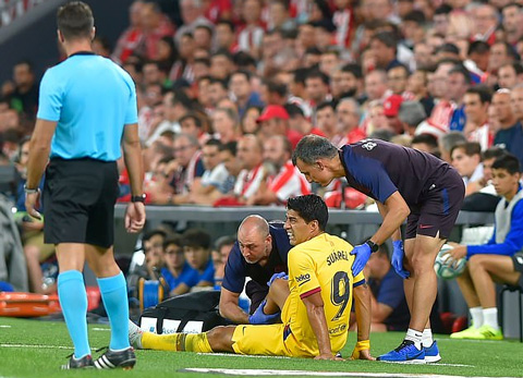 Barca gặp tổn thất khi Suarez chấn thương