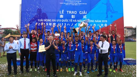 Đàn em Minh Tuấn vô địch giải U13 quốc tế do lò đào tạo Quang Hải tổ chức