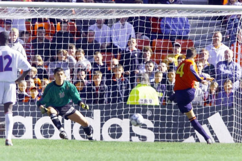 Bàn thắng quyết định của Torres tại giải U16 châu Âu năm 2001
