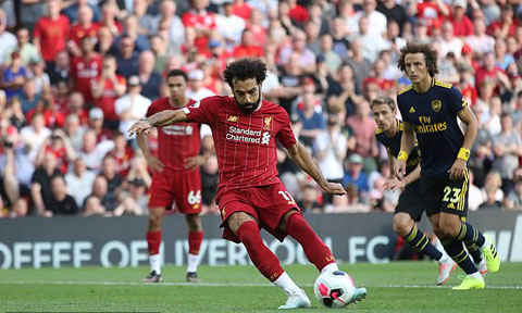 Salah có cú đúp vào lưới Arsenal