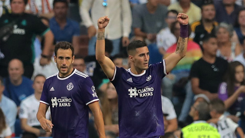 Sergi Guardiola ăn mừng bàn gỡ hòa 1-1 cho Valladolid