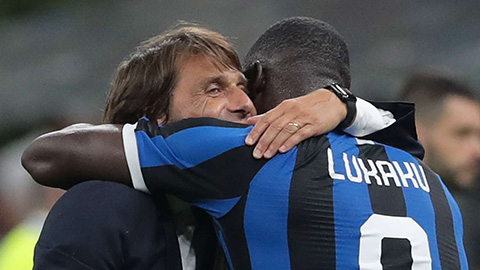 Conte ca ngợi Lukaku là 'gã khổng lồ thanh lịch'