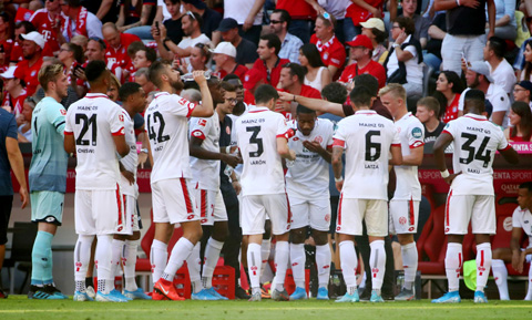 Mainz bất ngờ có bàn thắng ở phút thứ 6