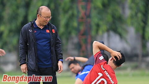 HLV Park Hang Seo dặn dò Công Phượng trước trận đấu với Thái Lan