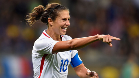 Carli Lloyd, người viết trang sử mới cho NFL