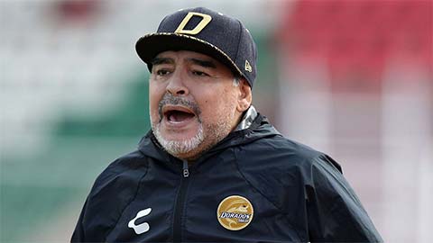 Maradona trở lại nghiệp huấn luyện, dẫn dắt đội bét bảng ở Argentina