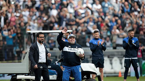 Maradona bật khóc trong buổi ra mắt đội bóng mới