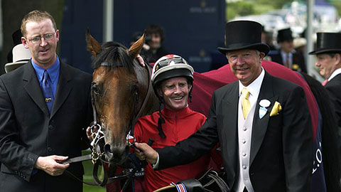 Roy Keane tố cáo Sir Alex vì ngựa đua mà bán rẻ M.U
