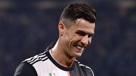 Ronaldo nhận lương cao gấp 4 lần so với bất cứ cầu thủ nào ở Serie A