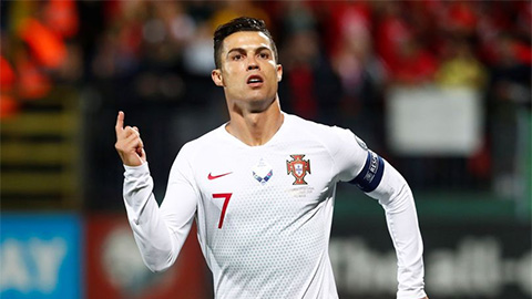 Ronaldo xô đổ kỷ lục của Eusebio sau trận Bồ Đào Nha đại thắng Lithuania