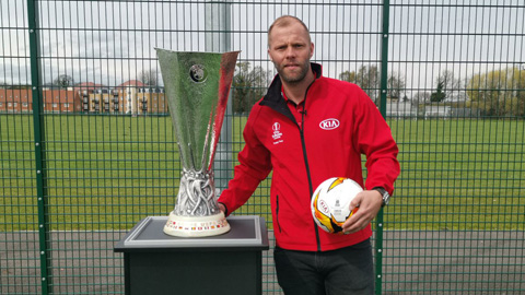 Eidur Gudjohnsen treo giày vào năm 2017 sau khi khoác áo tới 15 CLB lớn nhỏ