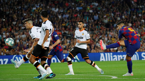 Cú sút xa thành bàn nâng tỷ số lên 4-1 cho Barca của Suarez trước Valencia