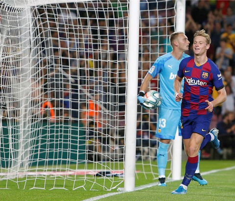 De Jong đã có bàn thắng đầu tiên cho Barca