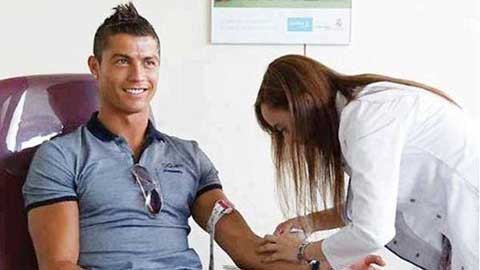 Ronaldo không xăm hình để có thể  thường xuyên hiến máu