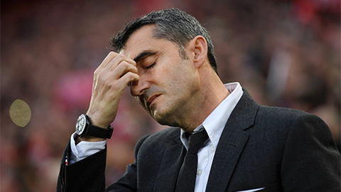 HLV Valverde thất thần nhìn học trò bị Granada đánh bại