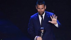Vượt mặt Ronaldo và Van Dijk, Messi lần đầu giành giải The Best