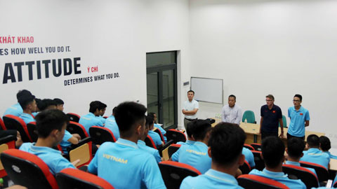 Lãnh đạo VFF thăm và động viên U19 Việt Nam