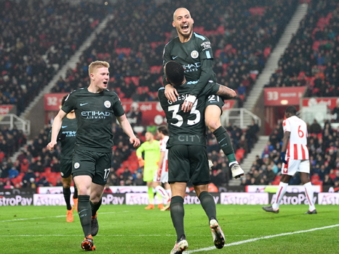 David Silva (trên) đang hướng đến chiến thắng thứ 200 tại Premier League