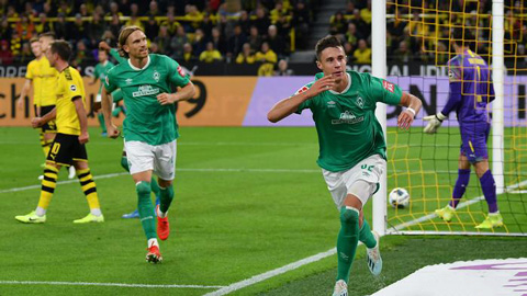 Sai lầm nơi hàng thủ khiến Dortmund bị gỡ hòa 2-2 ở phút 55 do công của Friedl