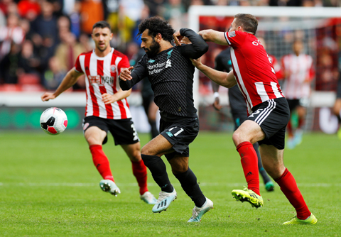 Salah (giữa) và đồng đội đã có trận đấu vô cùng vất vả trước tân binh Sheffield United cuối tuần qua