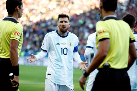 Messi rất thất vọng về việc Argentina thất bại tại Copa America 2019 và có lời lẽ lăng mạ LĐBĐ Nam Mỹ