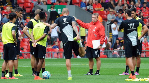 Brendan Rodgers không trụ được ở Liverpool do không được lòng BLĐ và các cầu thủ trẻ