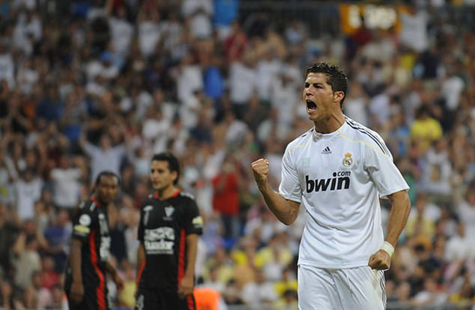 3. Cristiano Ronaldo: M.U đến Real - giá chuyển nhượng năm 2009: 84,6 triệu bảng - giá hiện tại: 195 triệu bảng