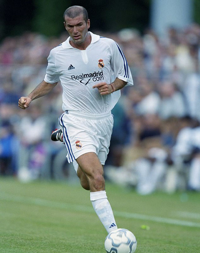 7. Zinedine Zidane: Juventus đến Real - giá chuyển nhượng  năm 2001: 69,8 triệu bảng - giá hiện tại: 158 triệu bảng