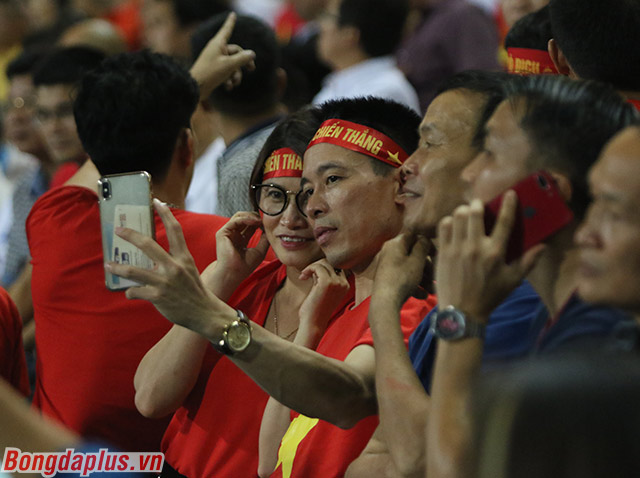 Đây là một dịp để những người yêu bóng đá Việt Nam lưu lại kỷ niệm, trong một trận đấu đầy hấp dẫn giữa Việt Nam và Malaysia 