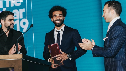 Hậu trường sân cỏ 11/10: Salah giành giải thưởng nhân vật trong năm