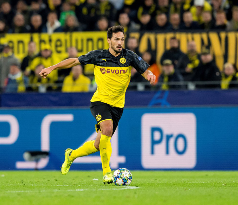 Trung vệ: Mats Hummels (30 tuổi, Dortmund, 35 triệu euro)