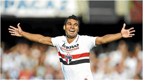 Casemiro bén duyên vị trí tiền vệ phòng ngự thế nào?
